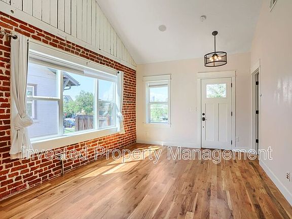 4th image of 2820 N Josephine St
