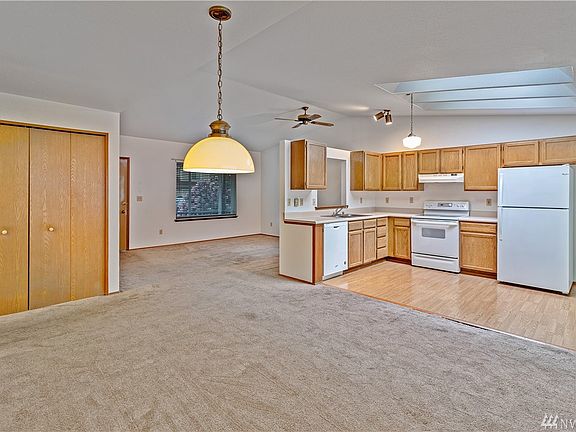 5th image of 569 Malibu Dr SE