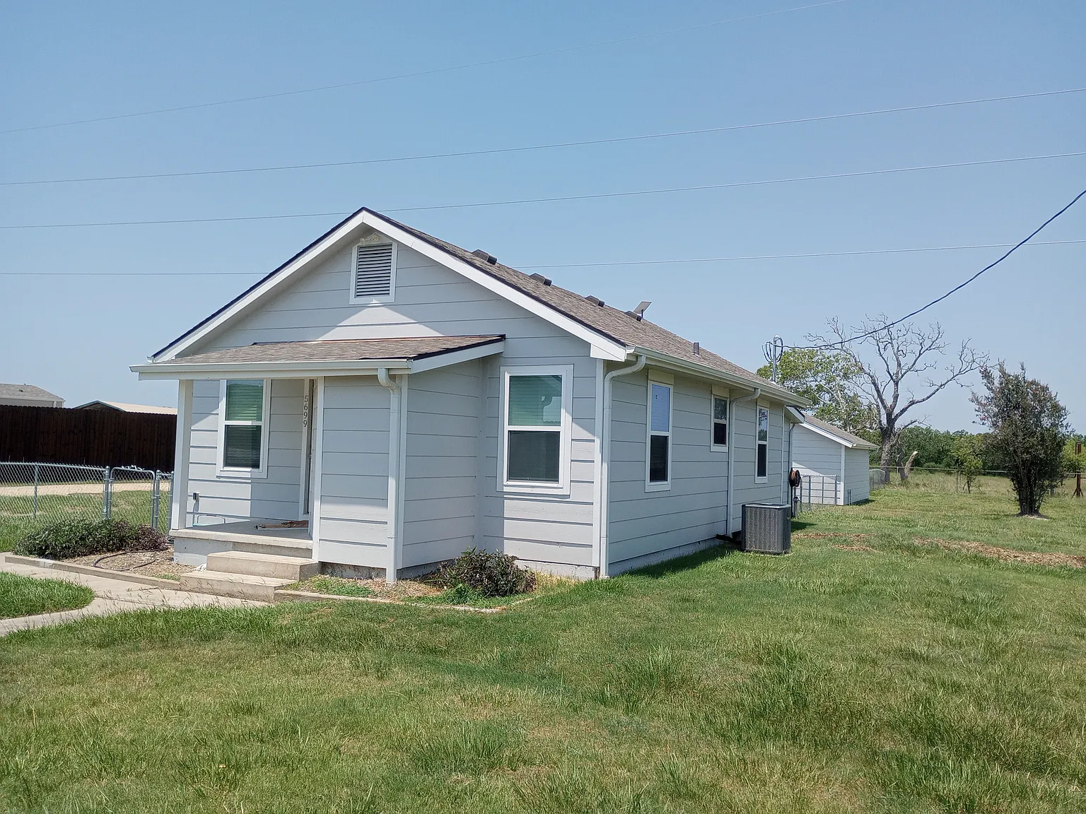 3 bed, 1119 sqft, $1,650 — Photo 3