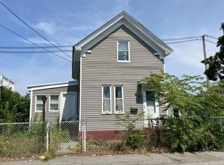 47 Manchester St, Lowell, MA 01852