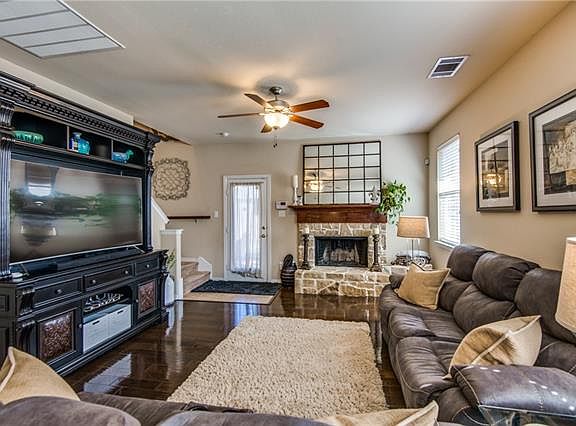 5th image of 1029 Villa Paloma Blvd