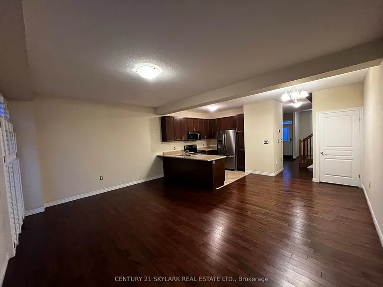 96 Charleswood Cres — Photo 4