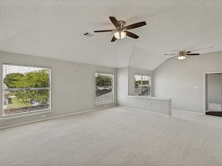 3900 Columbus Dr — Photo 31