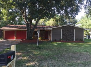 10 S Kaysie St, Angleton, TX 77515
