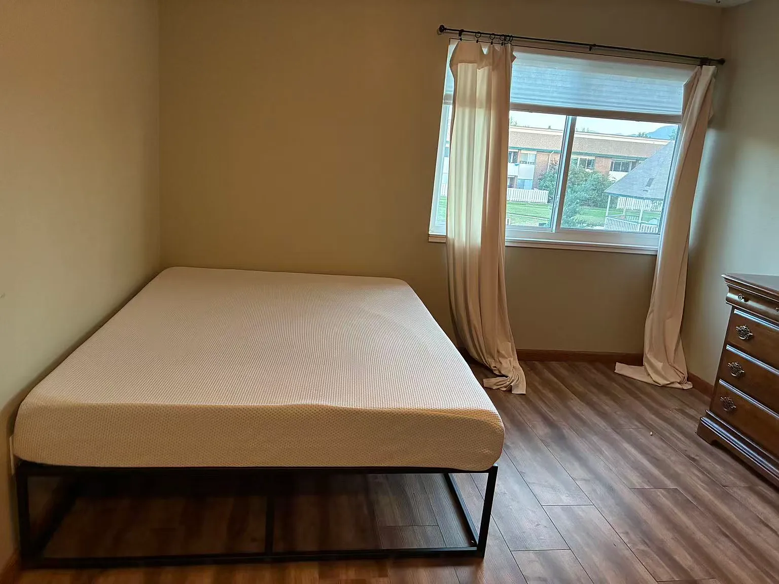 2 bed, 897 sqft, $1,699 — Photo 2