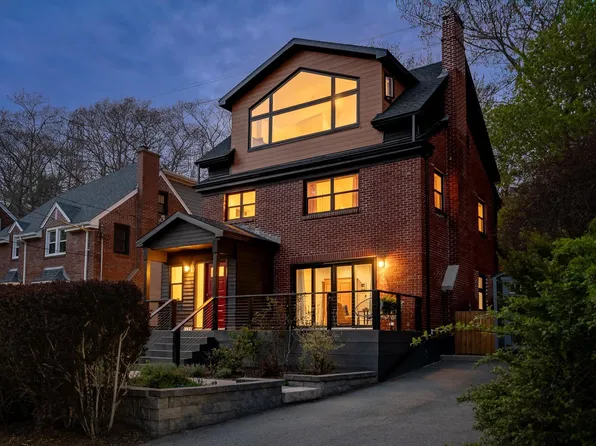 1129 Rockcliffe St, Halifax, NS B3H 3Y7
