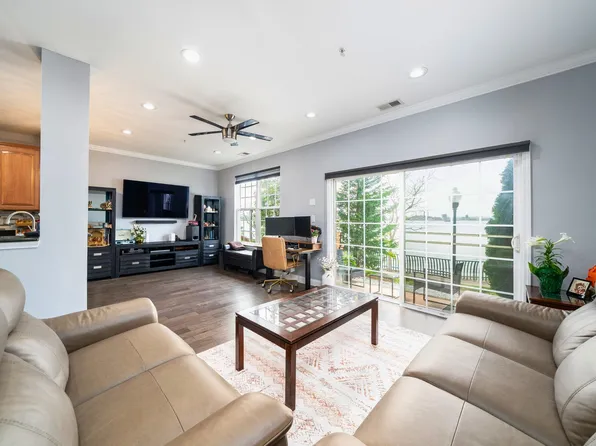 17 Lee Ct, Jersey City, NJ 07305