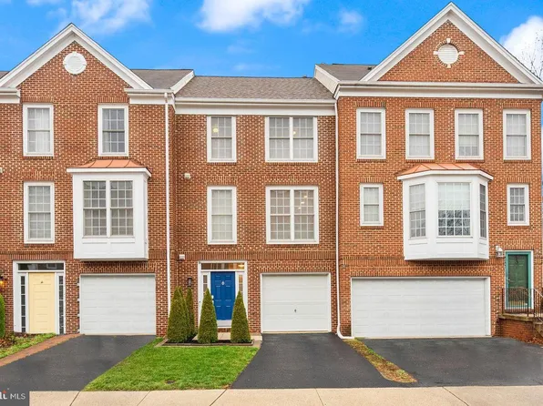 25213 Dunvegan Sq, Chantilly, VA 20152