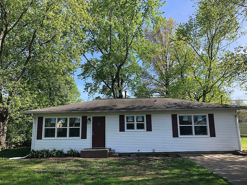 615 W Austin St photo 1