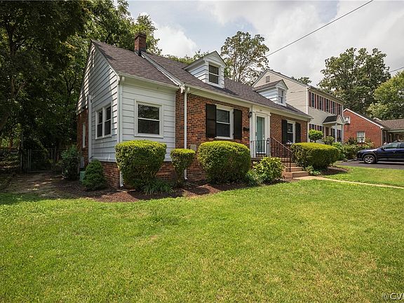 2nd image of 2111 Oakwood Ln