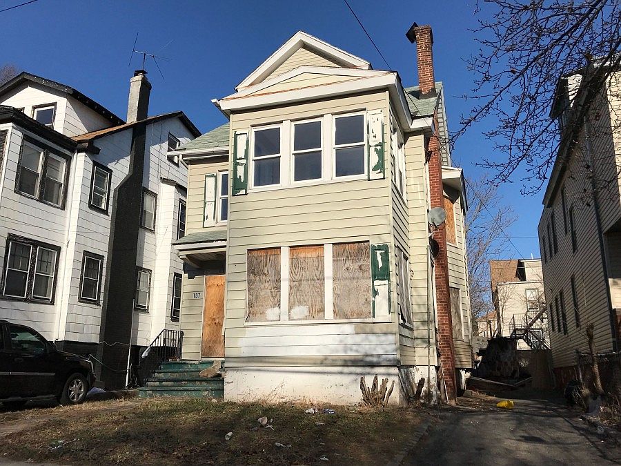 2nd image of 137 Shephard Ave
