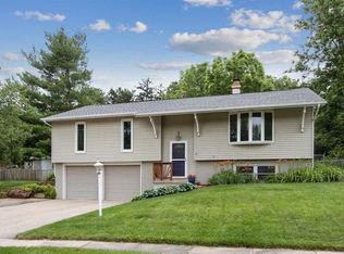 2614 Hillside Dr, Iowa City, IA 52245