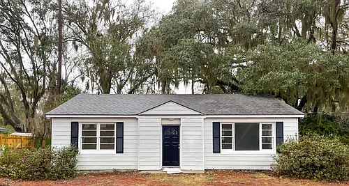 1306 Newcastle St Photo 1