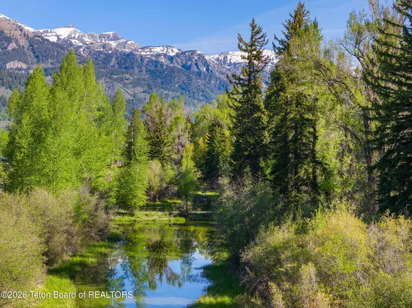 4260 W River Springs Dr, Wilson, WY 83014
