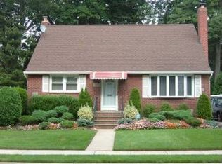 12 Decatur St, Roosevelt, NY 11575