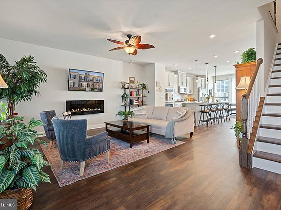 3rd image of 6205 Quinns Creek Dr