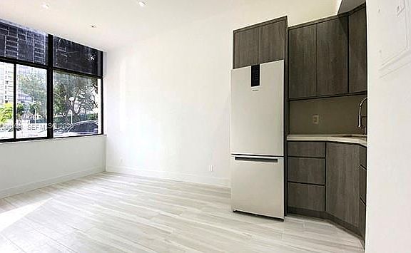 2nd image of 1915 Brickell Ave APT Cc6