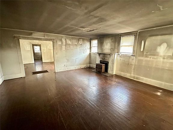 3rd image of 2038 Thornton Ct