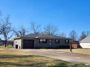 213 W Riverside Dr, Marked Tree, AR 72365