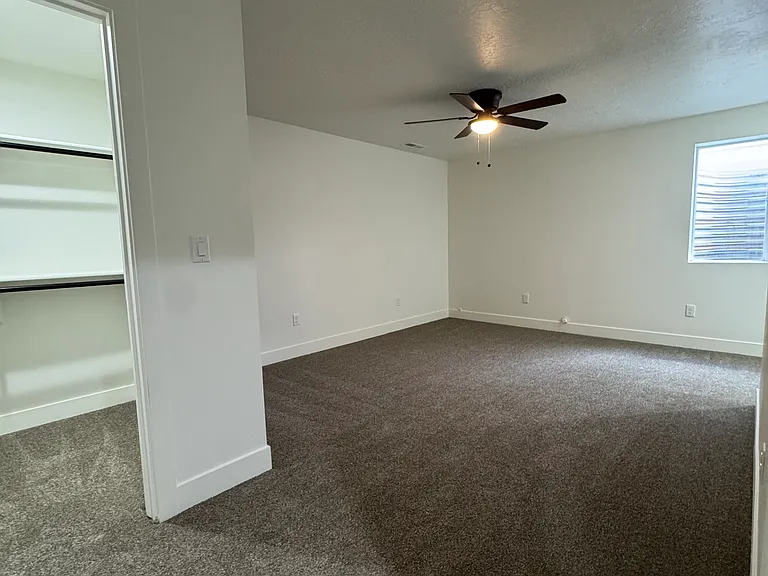 240 W Center St #BASEMENT — Photo 16