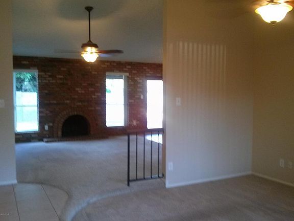4th image of 742 W Kiowa Cir