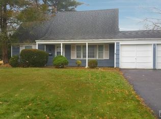 7 Dahlia Rd, Somerset, NJ 08873