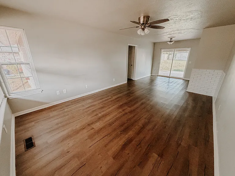 6336 N Hammond Ave — Photo 4
