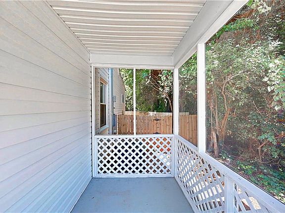 3rd image of 719 W Terrell St