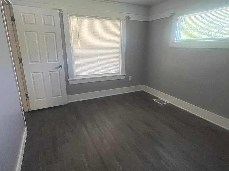 660 S Haworth Ave — Photo 12