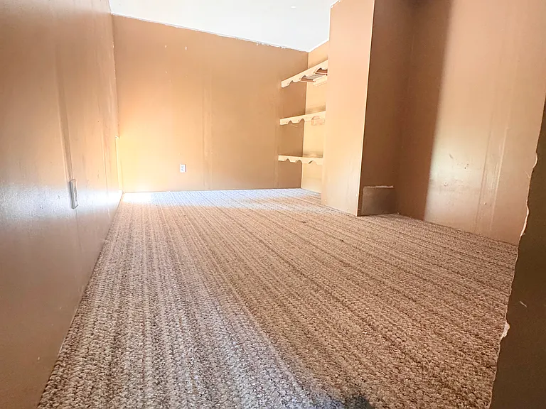 670 N Walnut St — Photo 17
