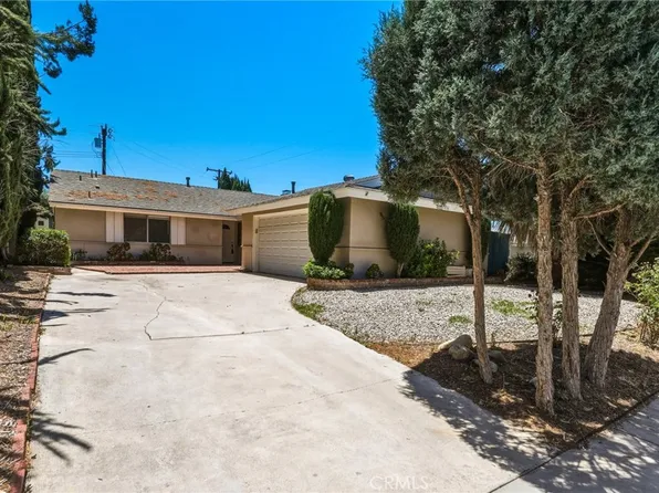 17856 Stillmore St, Santa Clarita, CA 91387