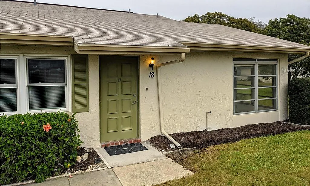 1906 Canterbury Ln — Photo 1