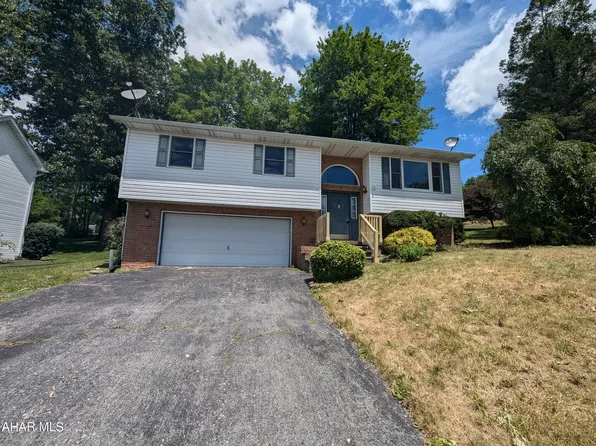 129 Franklin Cir, Altoona, PA 16601