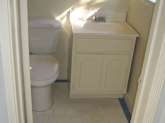4th image of 338 N New Hampshire Ave APT 11