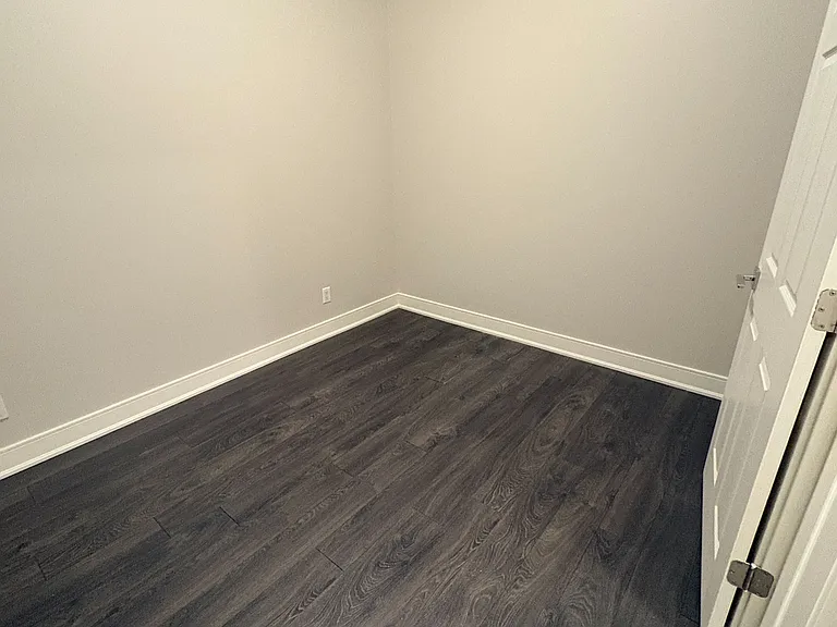 150 Main St W #504 — Photo 10