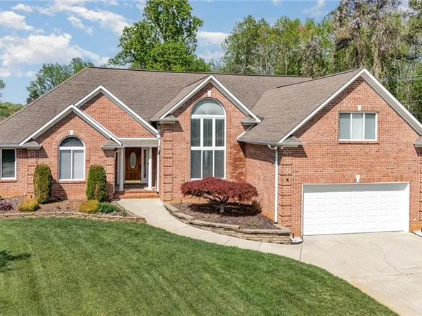 593 Carson Ridge Dr, Oak Ridge, NC 27310