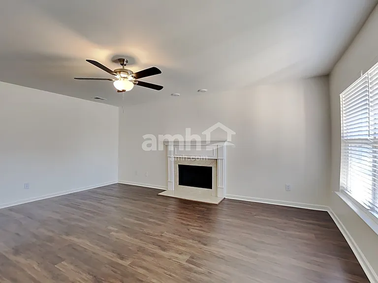 2034 Fiona Way — Photo 5