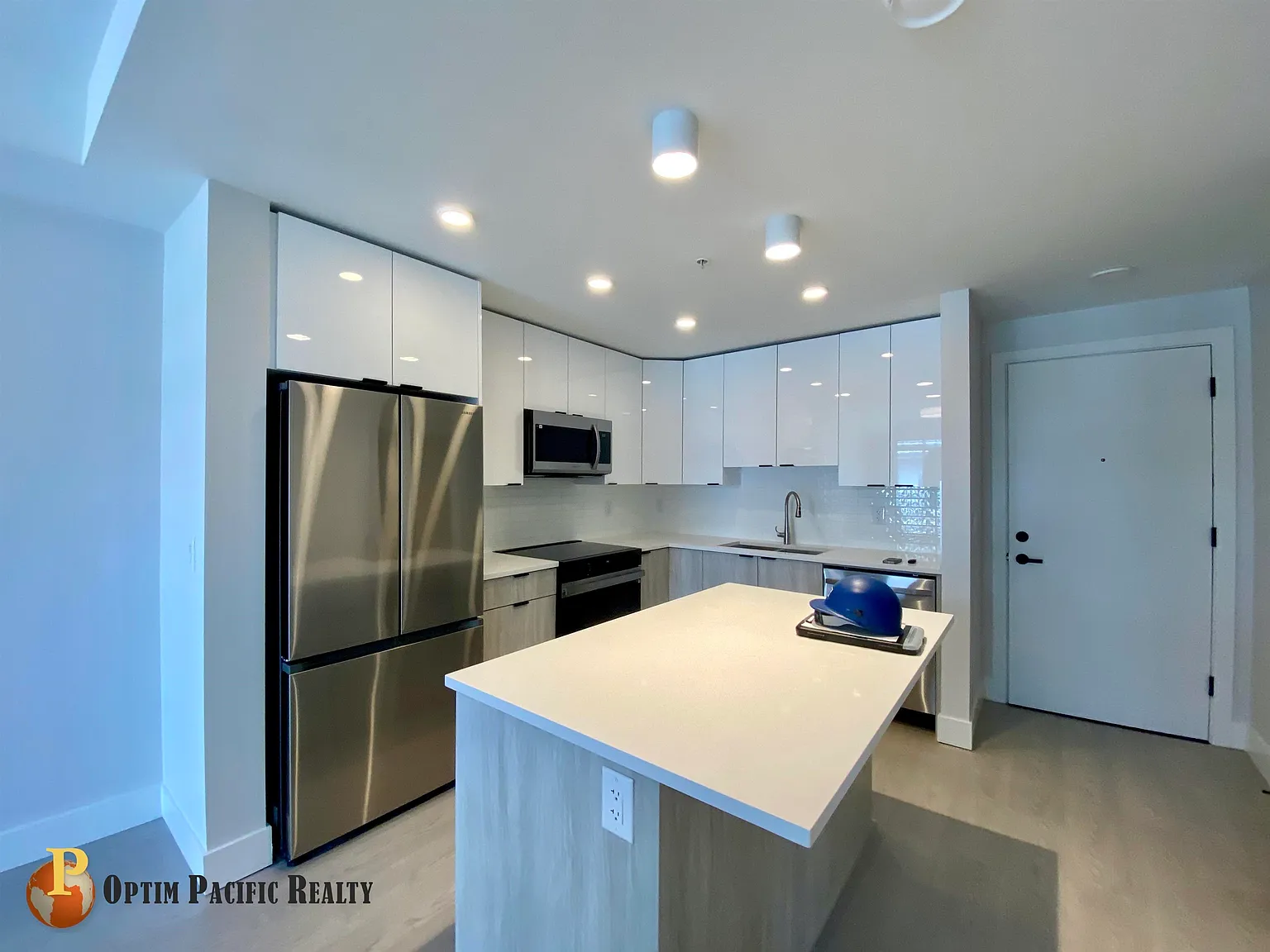 2 bed, 678 sqft, $1,950 — Photo 2