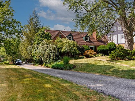 2nd image of 2265 Country Club Dr