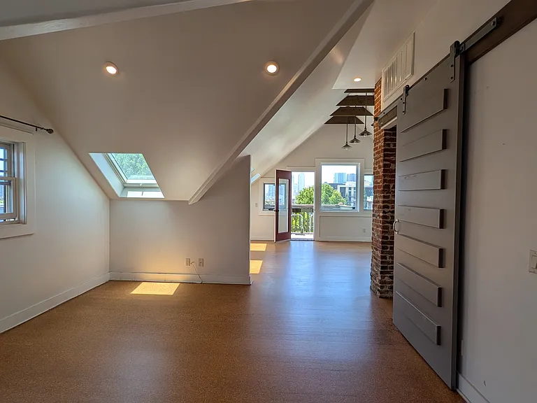 932 22nd St — Photo 12