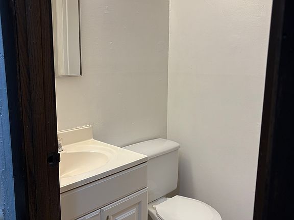 5th image of 729B Poinsettia Ave Floor 729