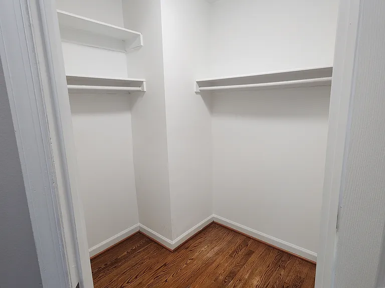 5608 Eastwood Ct — Photo 11