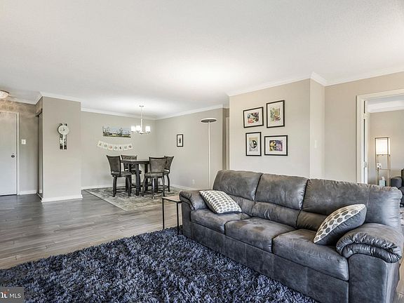 5th image of 203 Yoakum Pkwy APT 1017