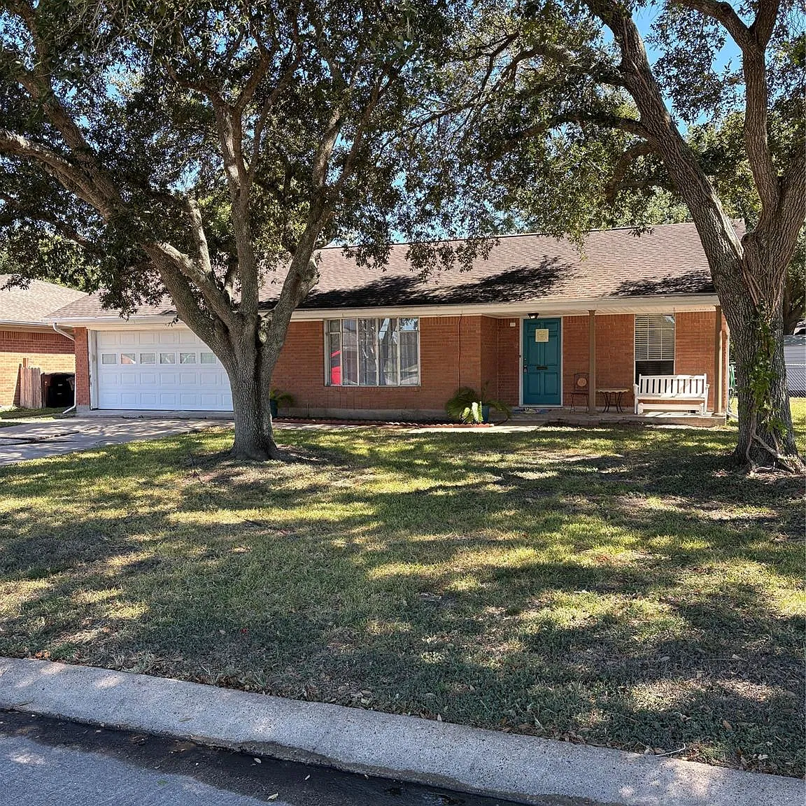 3 bed, 2.0 bath, 1410 sqft, $1,850 — Photo 2