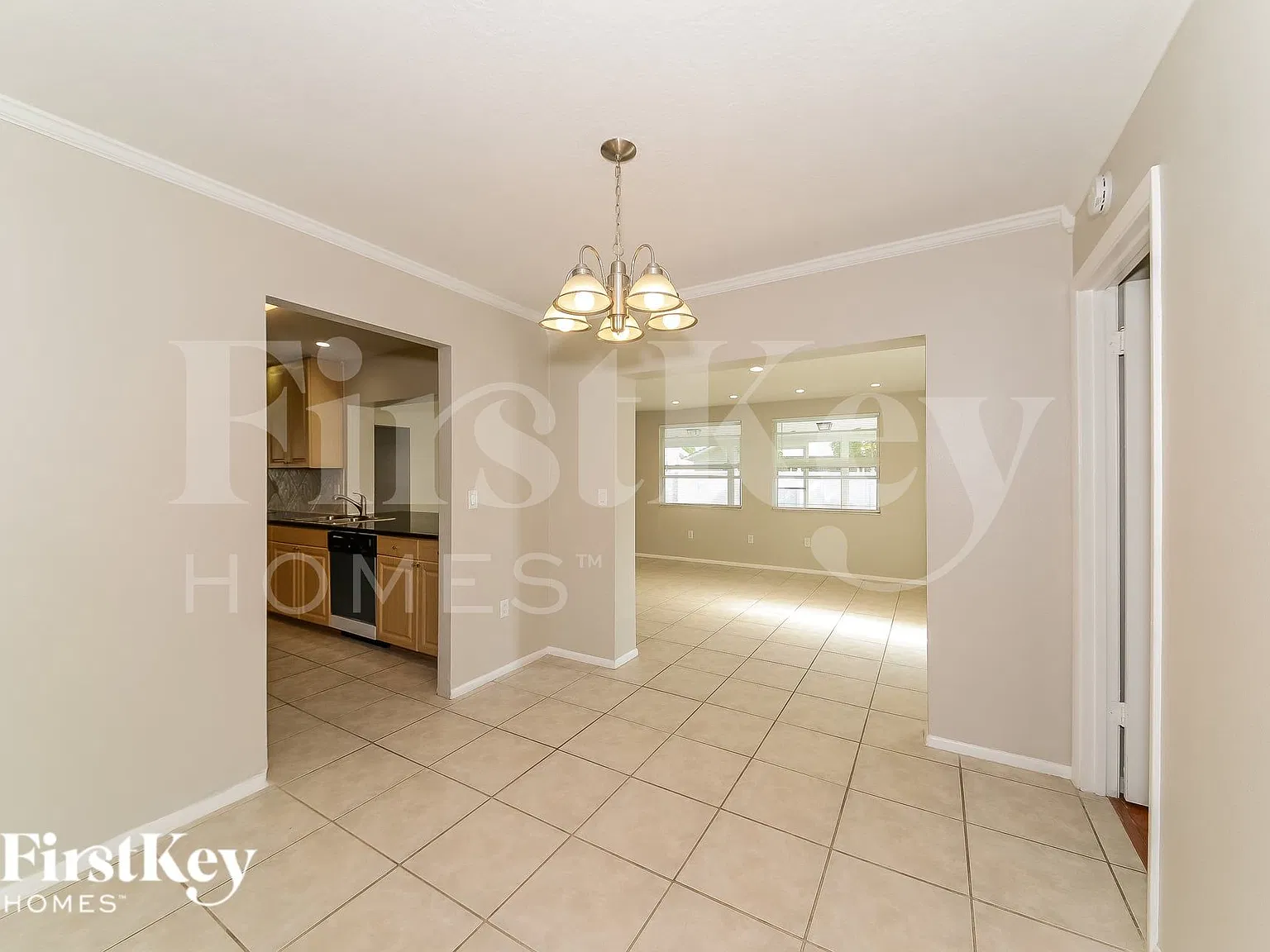 3 bed, 2.0 bath, 1944 sqft, $3,155 — Photo 3