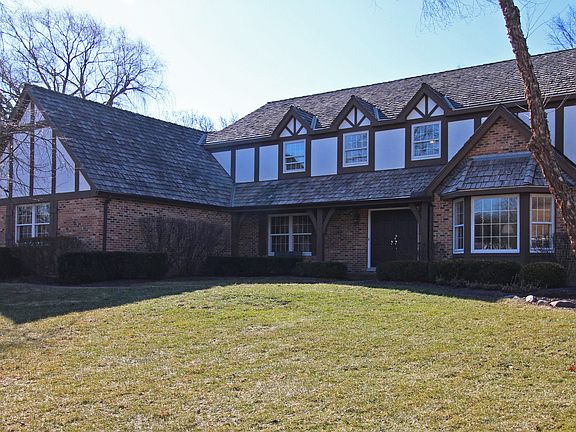 2nd image of 304 Carlisle Ln