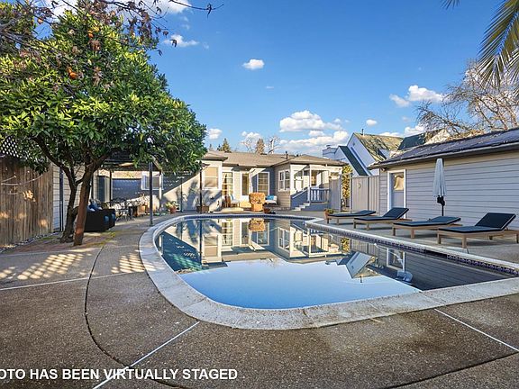 3rd image of 1544 Leonard Avenue