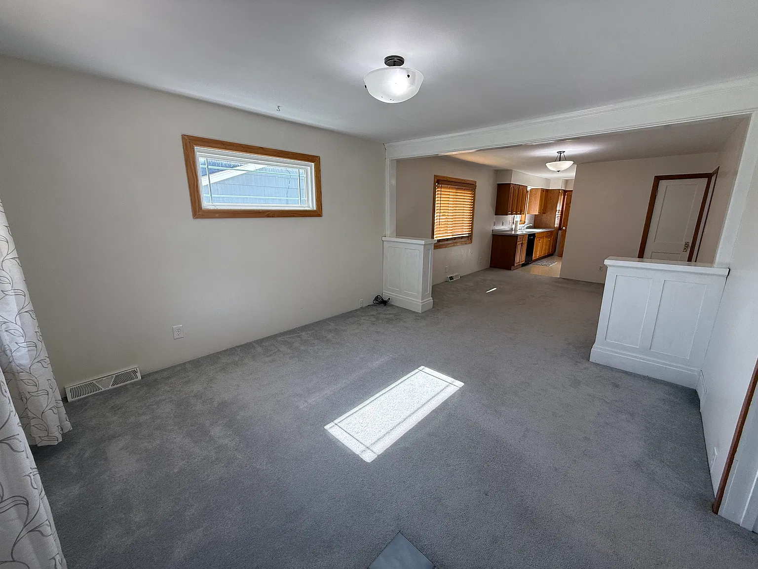 3 bed, 1000 sqft, $1,500 — Photo 2