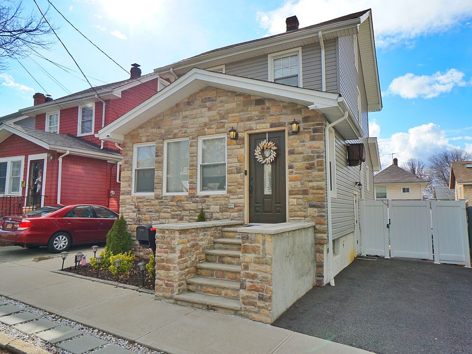 1st image of 8 Sommers Ln
