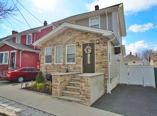 8 Sommers Ln, Staten Island, NY